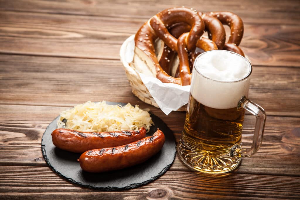 The Best Restaurants in Frankenmuth 4 Beer, bratwurst, and pretzels; German favorites found in restaurants in Frankenmuth.
